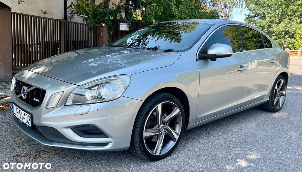 Volvo S60 D2 R-Design - 4