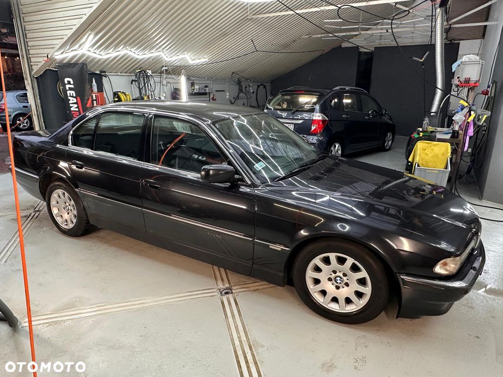 BMW Seria 7 750i - 10