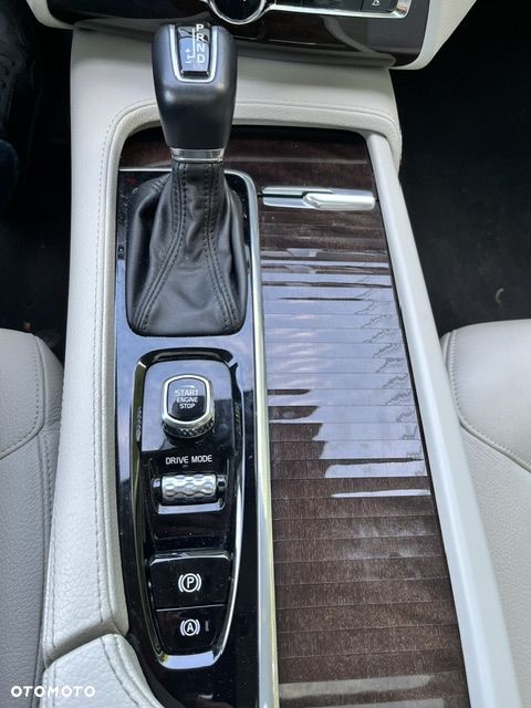 Volvo XC 90 T6 AWD Geartronic Momentum - 24