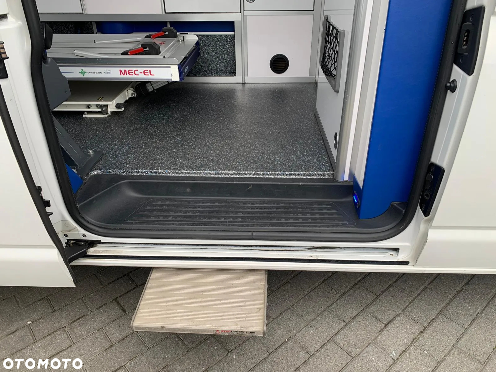 Volkswagen Transporter T6 Karetka Ambulans - 13