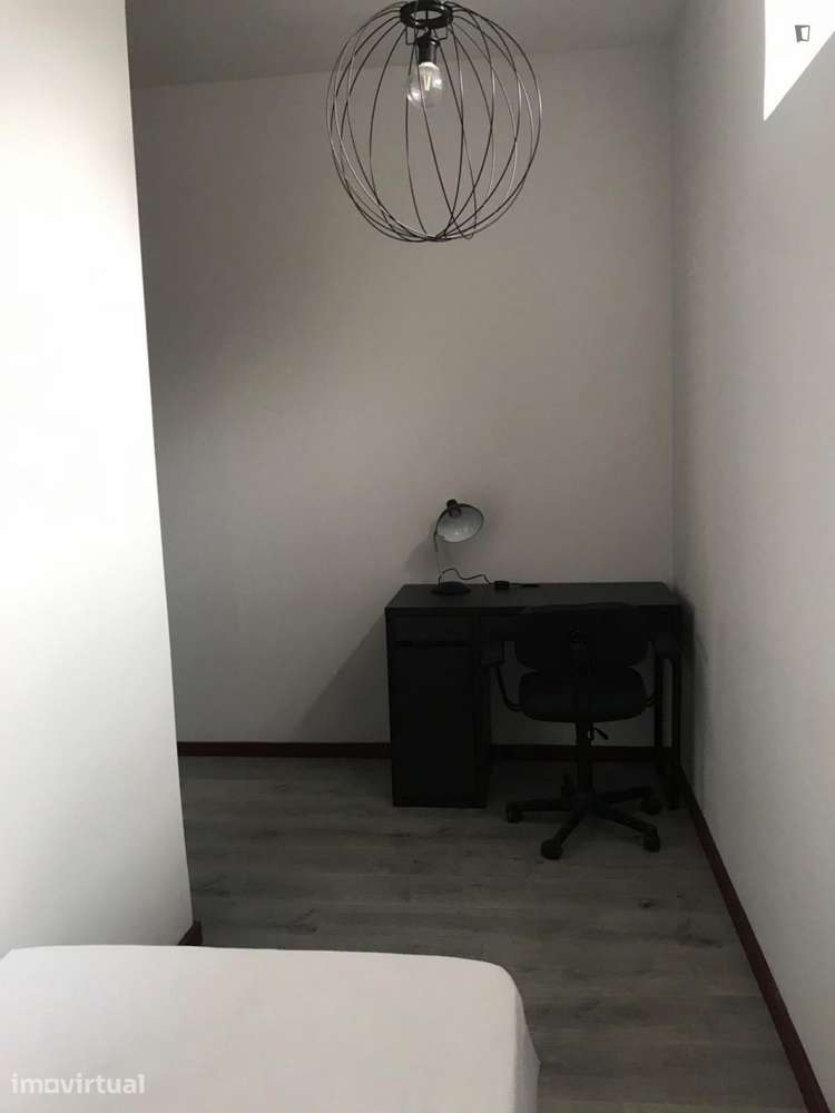 Quarto - localizado em Paranhos Porto - Grande imagem: 3/18