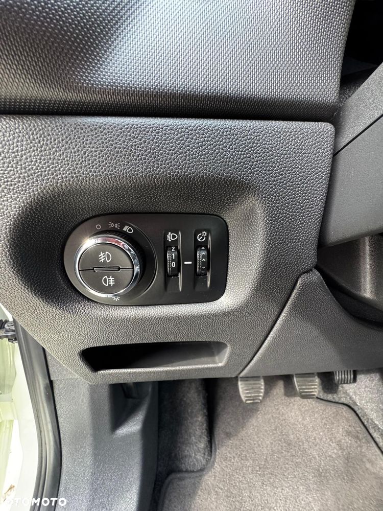 Opel Corsa 1.4 16V Edition - 10