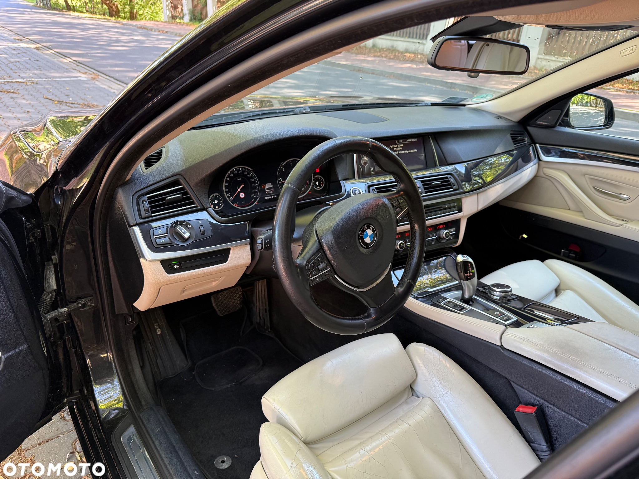 BMW Seria 5 525d Touring Luxury Line - 9