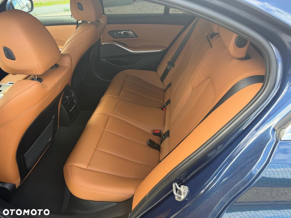 BMW Seria 3 320i GPF Luxury Line Purity sport - 12
