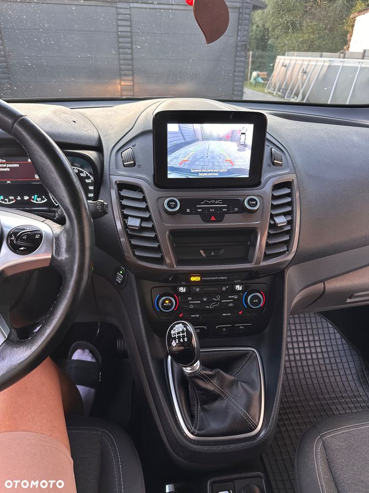 Ford Tourneo Connect - 11