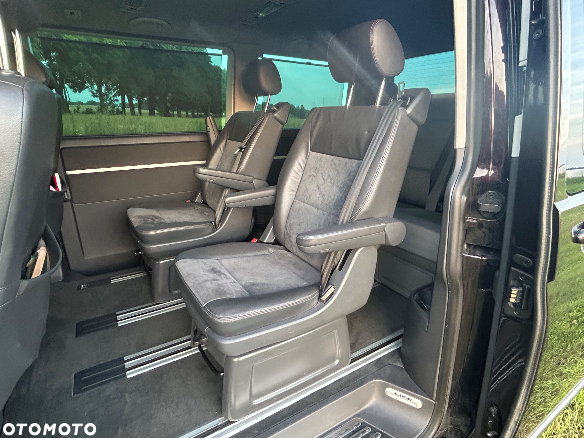 Volkswagen Multivan - 13