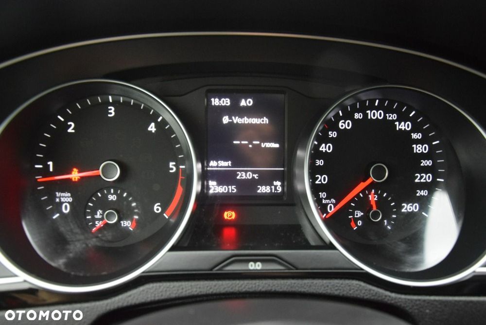 Volkswagen Passat - 25