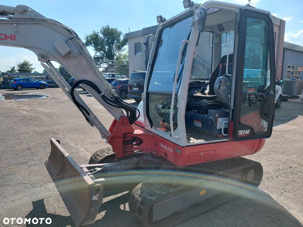 Takeuchi TB240 - 2