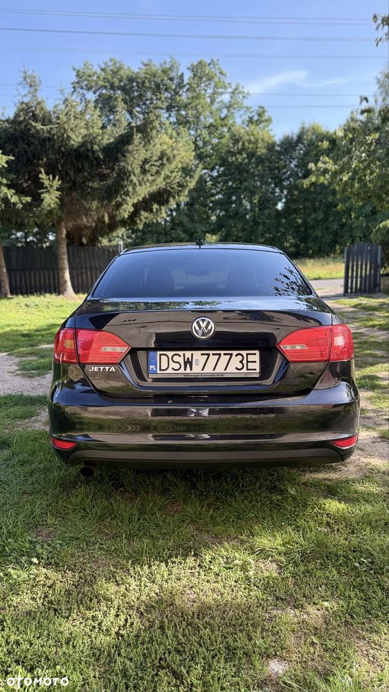 Volkswagen Jetta - 2