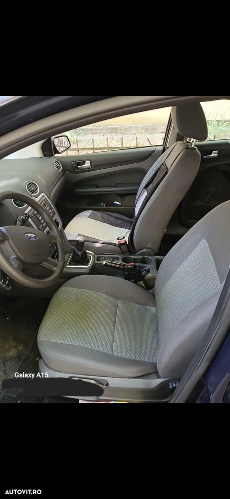Ford Focus 1.6i Comfort - 11