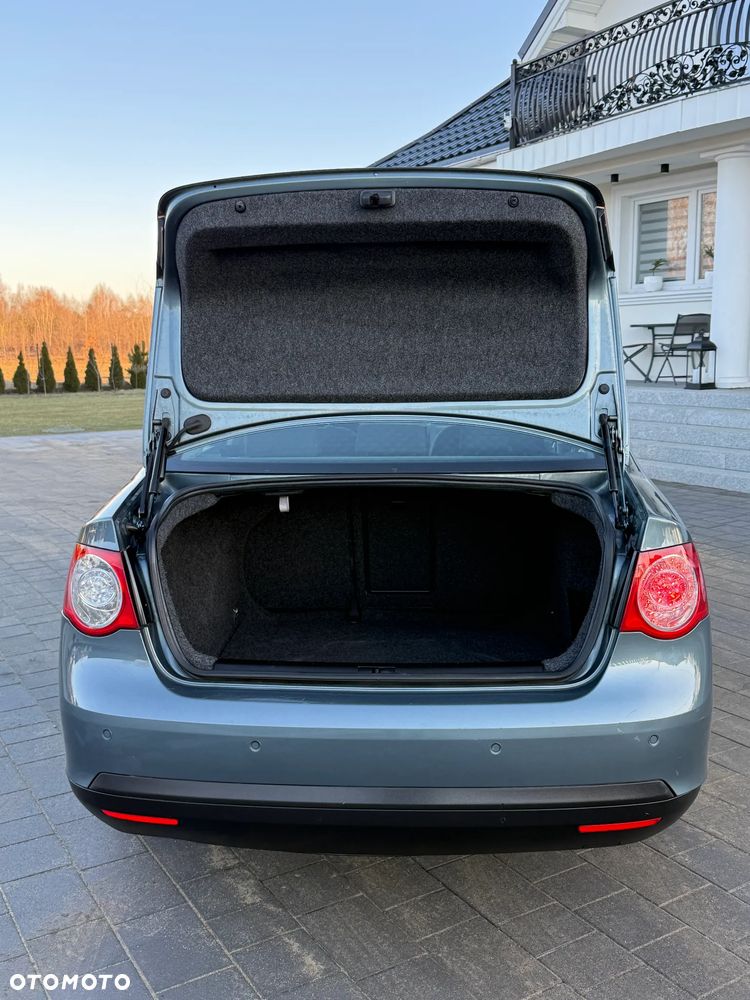 Volkswagen Jetta - 19