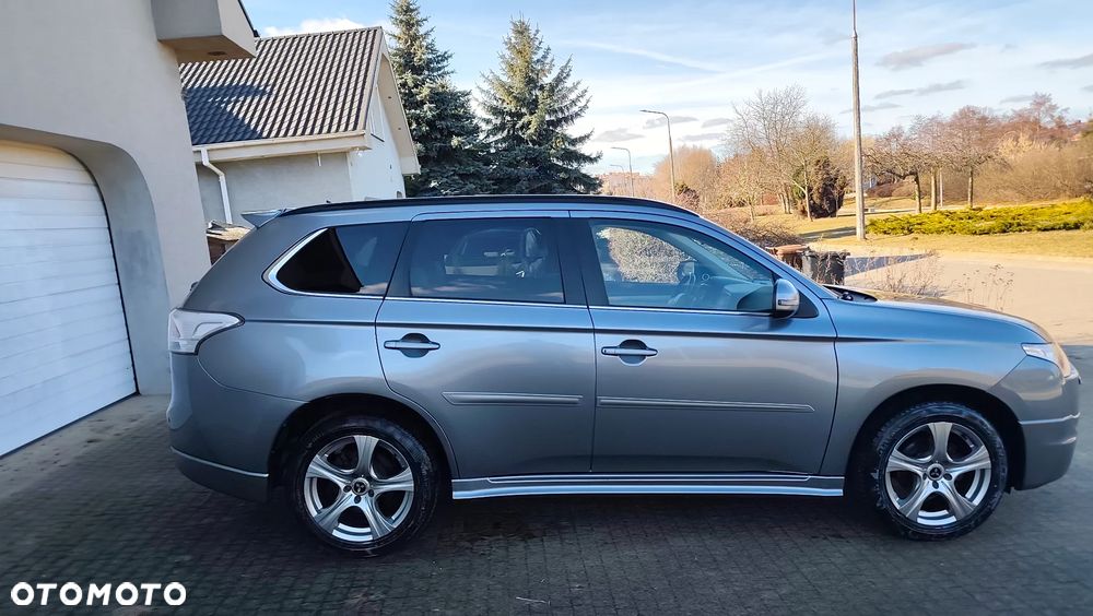 Mitsubishi Outlander 2.2 DI-D 4WD Automatik Diamant Edition+ - 23