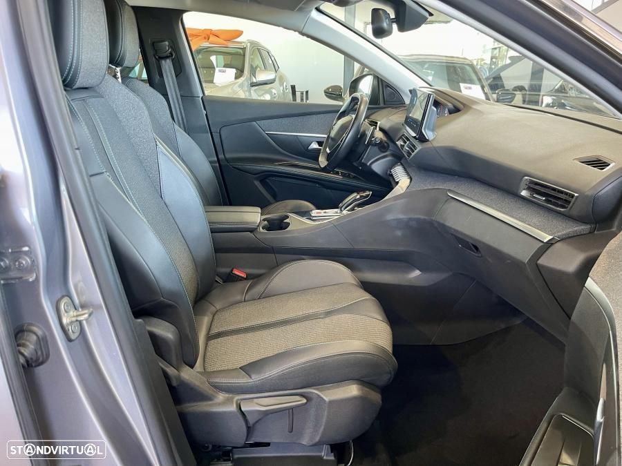 Peugeot 5008 1.2 PureTech Allure Pack EAT8 - 28