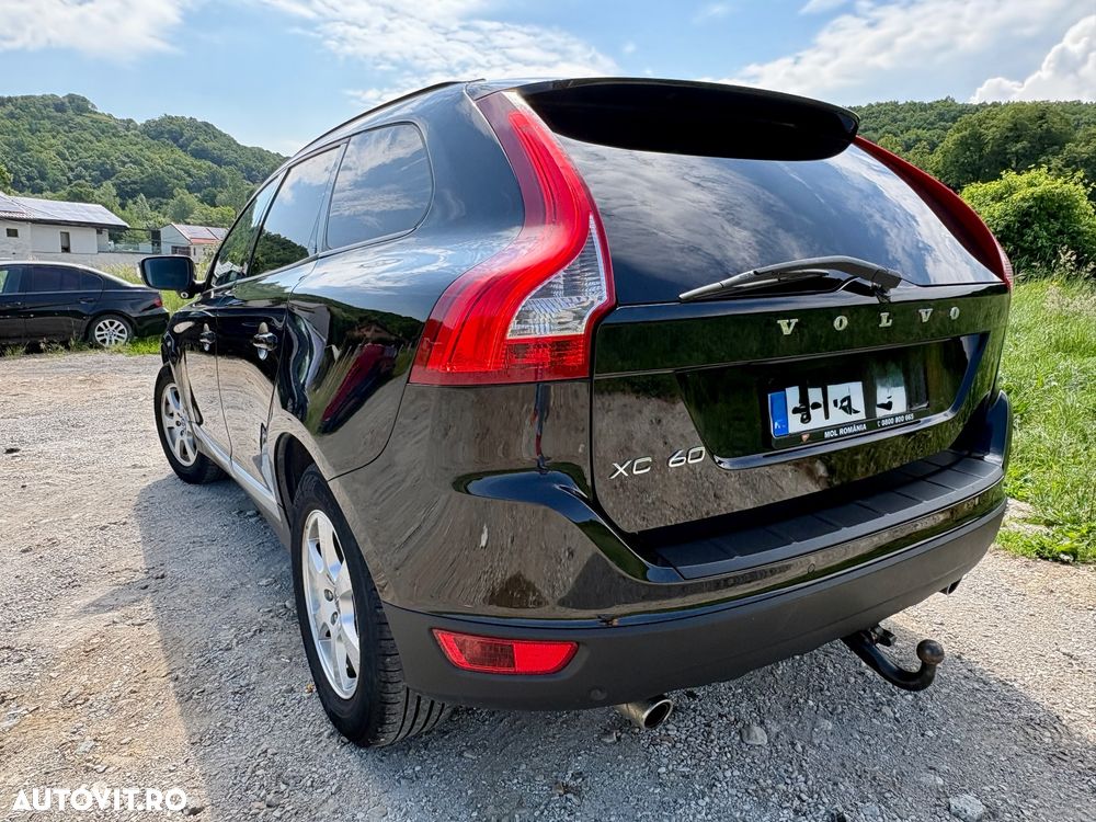 Volvo XC 60 2.4D AWD Momentum - 8