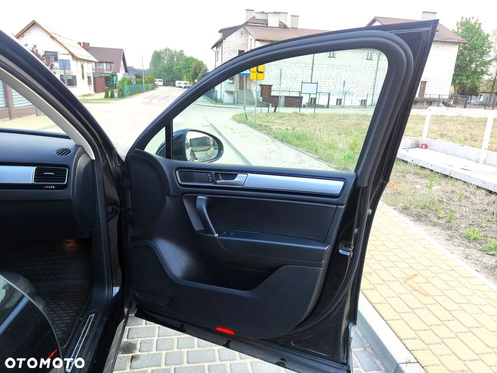 Volkswagen Touareg 3.0 V6 TDI BMT Perfectline R-Style - 26