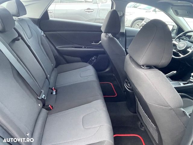 Hyundai Elantra 1.6 l 123 CP 6MT Highway - 17