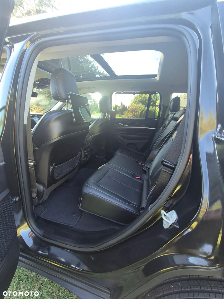 Jeep Grand Cherokee - 22