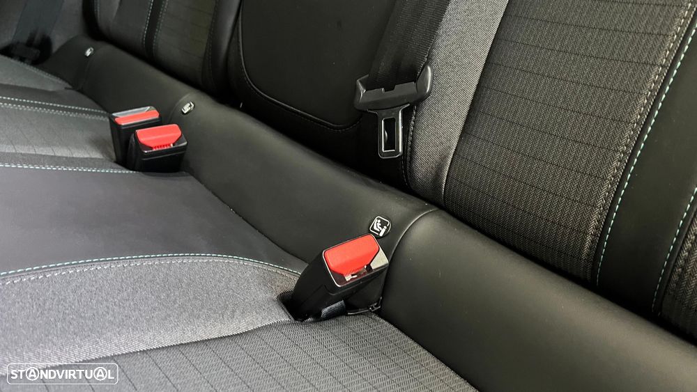 Peugeot 2008 1.2 PureTech Allure Pack EAT8 - 10