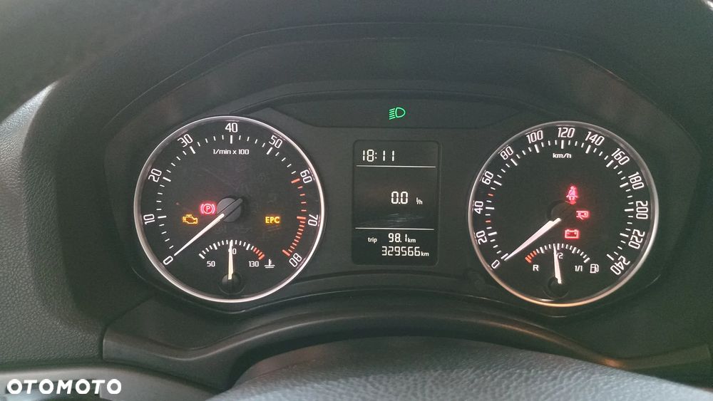Skoda Octavia 1.6 Tour - 10