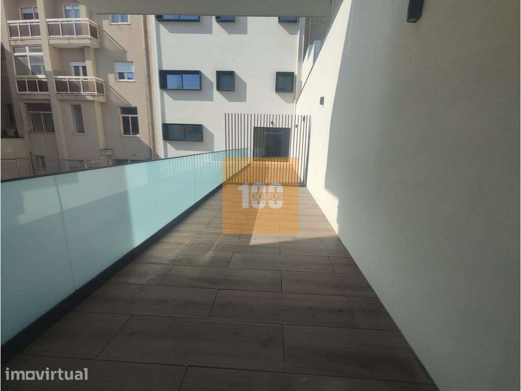 T2 duplex com dois terraços e garagem em Espinho - Grande imagem: 2/33