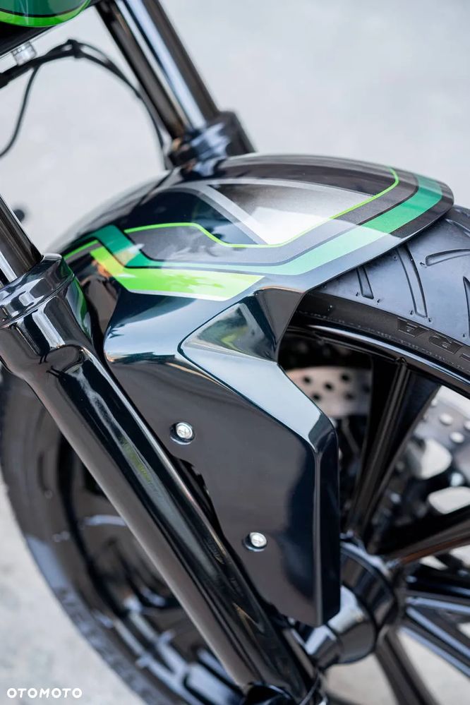 Harley-Davidson Softail Breakout - 19