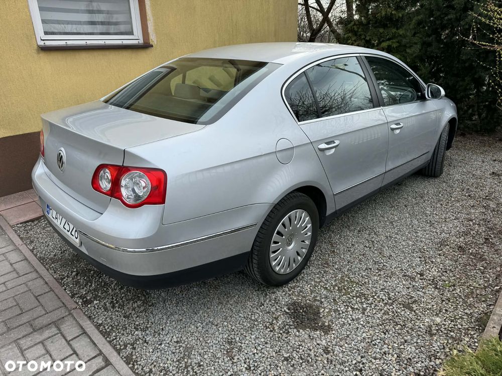 Volkswagen Passat 1.6 Exclusive - 1