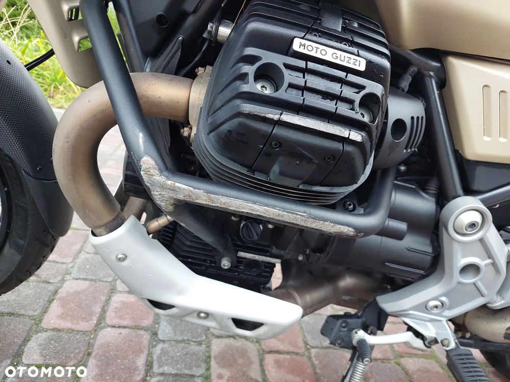 Moto Guzzi V85 - 12