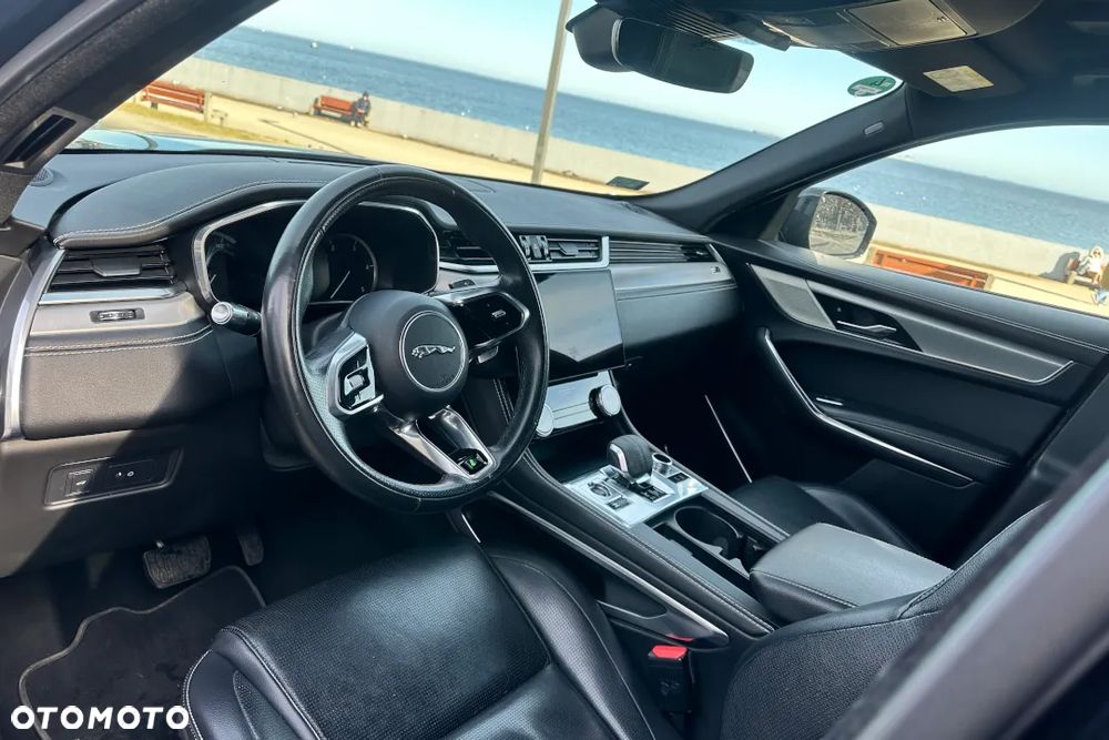 Jaguar F-Pace D200 AWD R-Dynamic S - 22