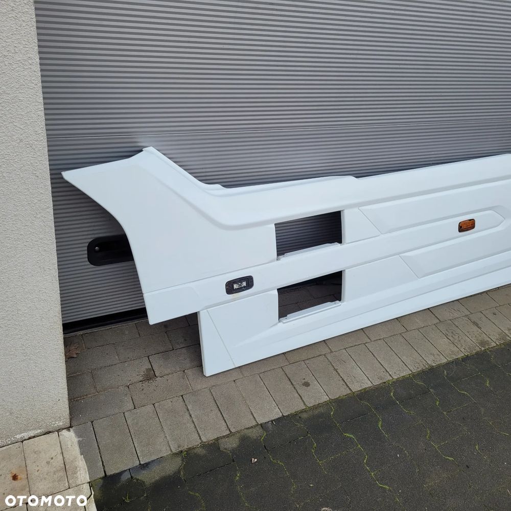 ZABUDOWA MIEDZYOSIOWA DAF XG ORYGINAŁ LH NIE MALOWANY - 2