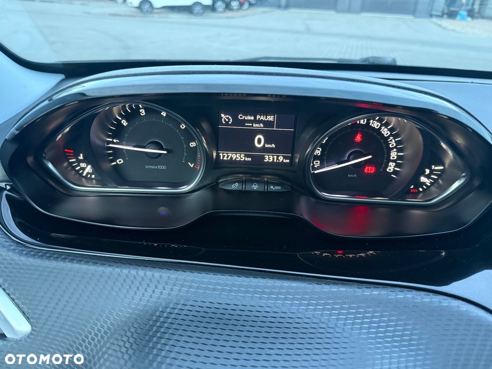 Peugeot 2008 120 VTI Allure - 24