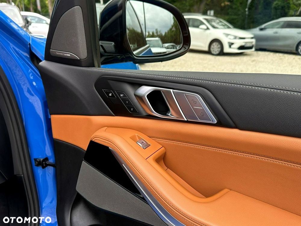 BMW X7 M50i sport - 25