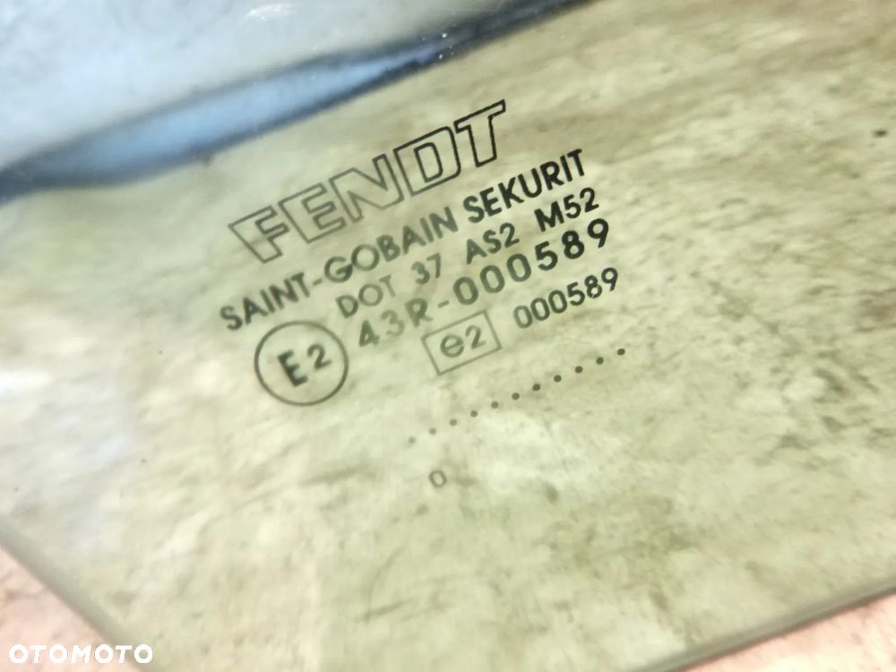 Szyba drzwi prawa Fendt 207 208 209 210 211 334810030050 - 2