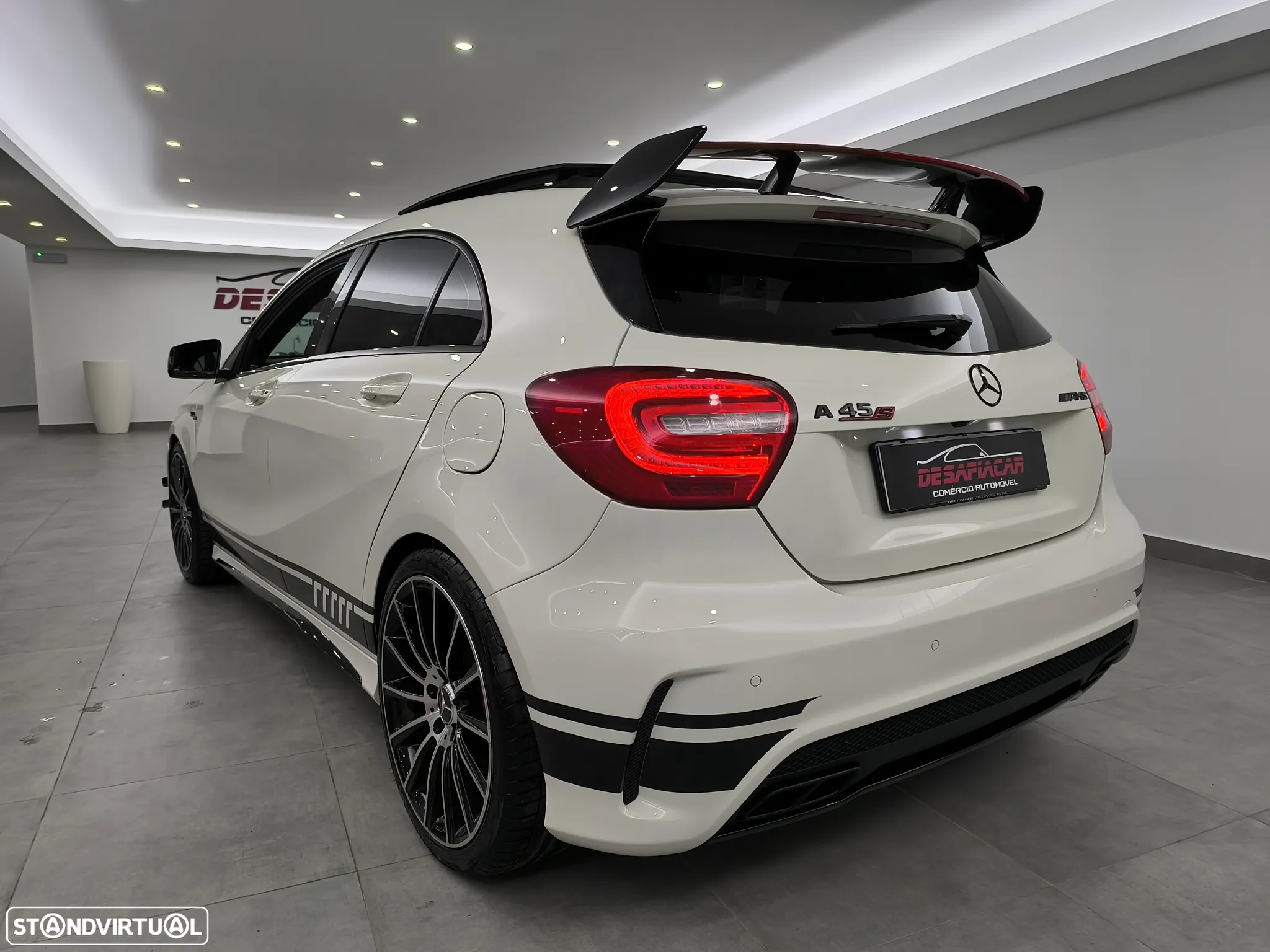 Mercedes-Benz A 45 AMG 4Matic Speedshift 7G-DCT - 17