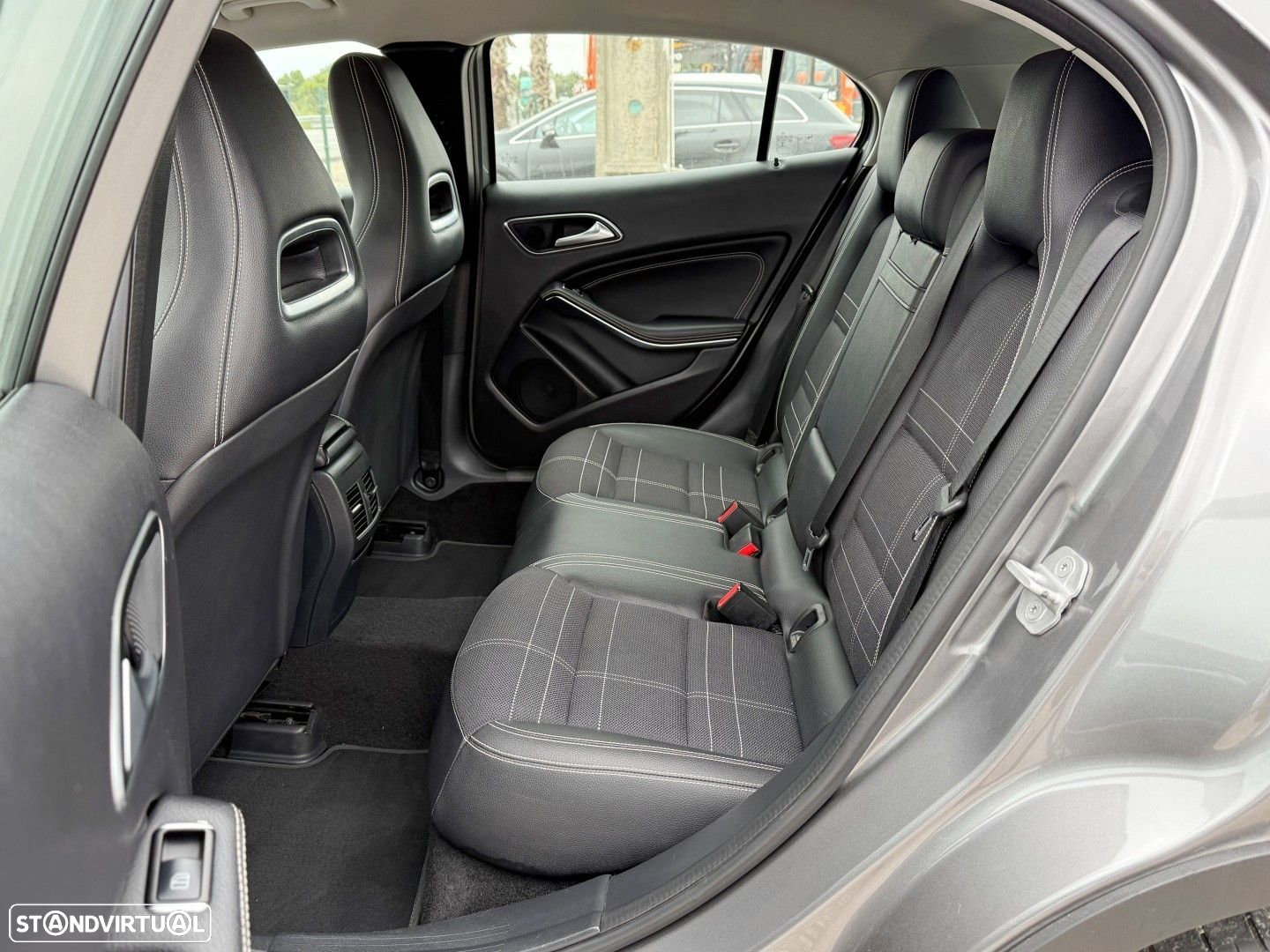 Mercedes-Benz GLA 220 CDI 7G-DCT Urban - 13