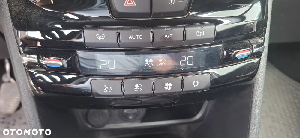 Peugeot 2008 1.2 Pure Tech Style S&S - 27