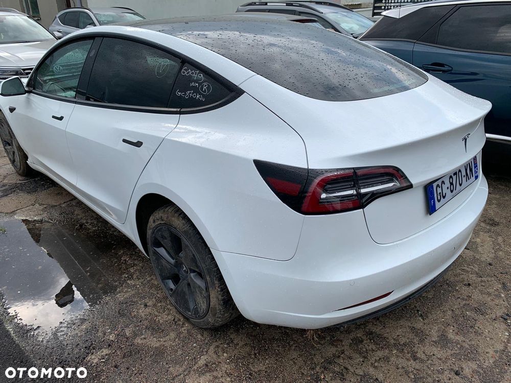 Tesla Model 3 - 4