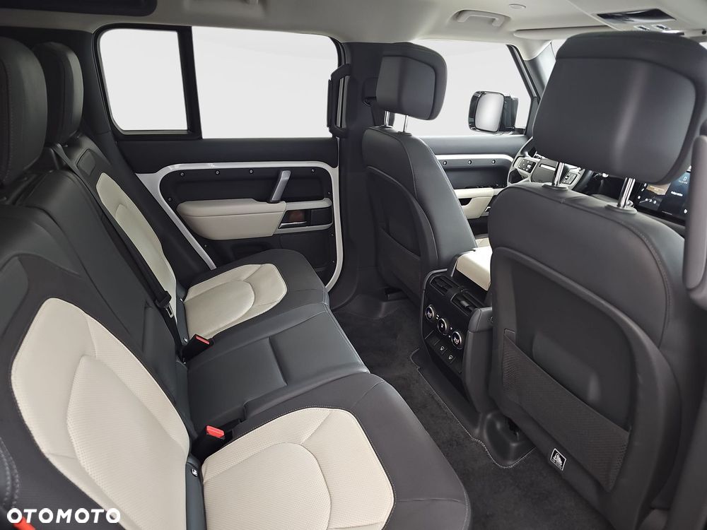 Land Rover Defender 3.0 D300 mHEV X-Dynamic HSE - 37