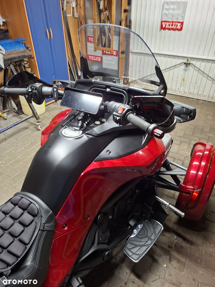 Can-Am Spyder - 18