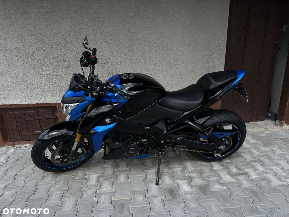 Suzuki GSX - 38