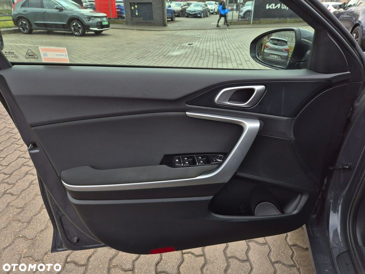 Kia Ceed - 12