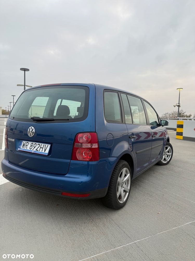 Volkswagen Touran - 4