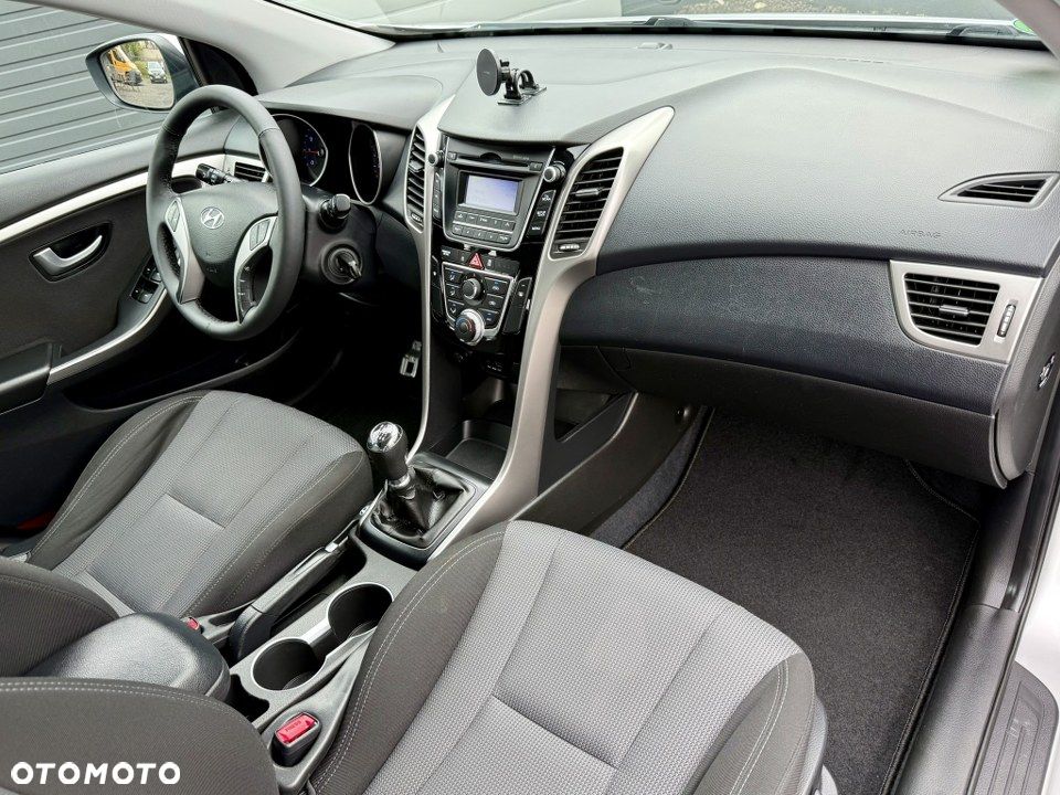 Hyundai i30 blue Kombi 1.6 GDi Passion - 27