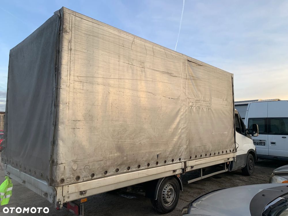 IVECO DAILY 2017 *SAMOCHÓD NA CZĘŚCI* 3327  MASKA, LAMPA, DRZWI, LUSTERKO, ZDERZAK, GRILL, BŁOTNIK, KLAPA, BELKA, DESKA, FOTELE, KANAPA, ĆWIARTKA, KIEROWNICA, TARCZE, ZACISKI, ZAWIESZENIE, KOMPLETNY PRZÓD, KOMPLETNY TYŁ, LICZNIK, ZEGARY, PRAWE LEWE PRZÓD TYŁ - 6