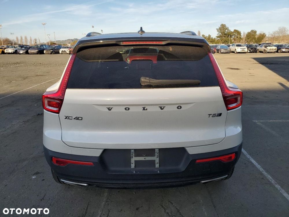 Volvo XC 40 - 5