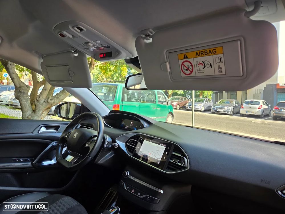 Peugeot 308 1.2 PureTech Allure EAT8 - 22