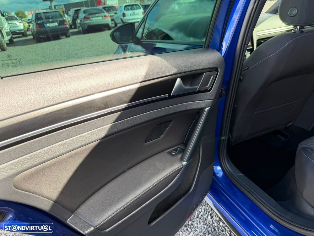 VW Golf R 4Motion (BlueMotion ) DSG - 33