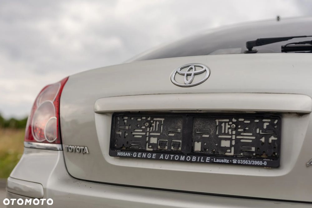 Toyota Avensis 2.0 VVT-i Executive - 7