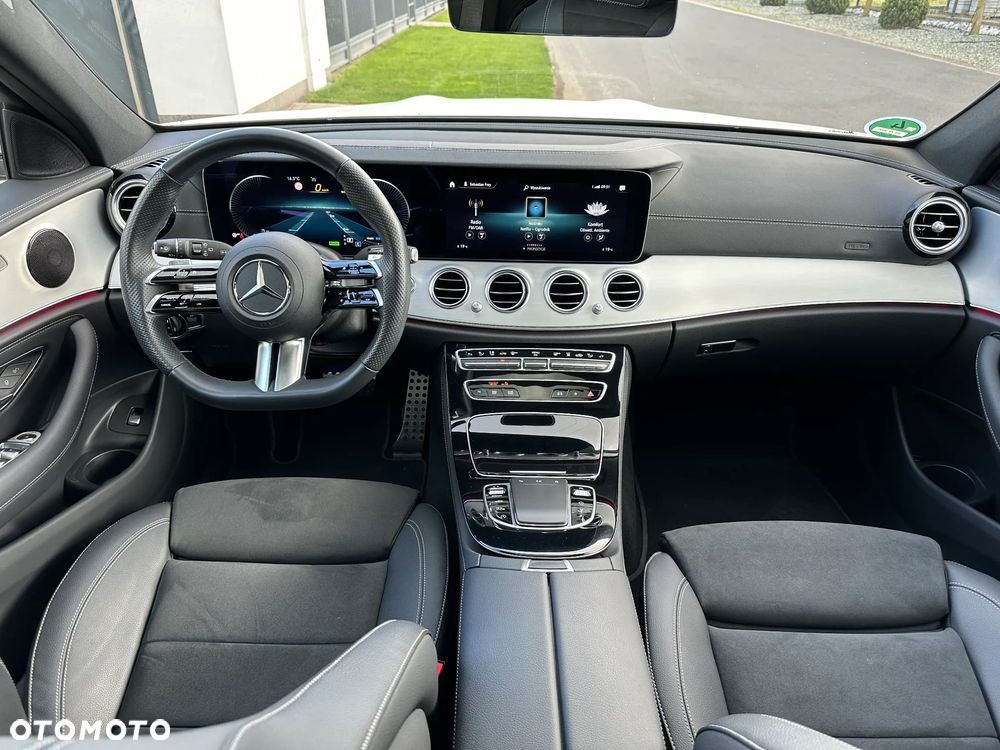 Mercedes-Benz Klasa E 300 d 4Matic T 9G-TRONIC AMG Line - 21