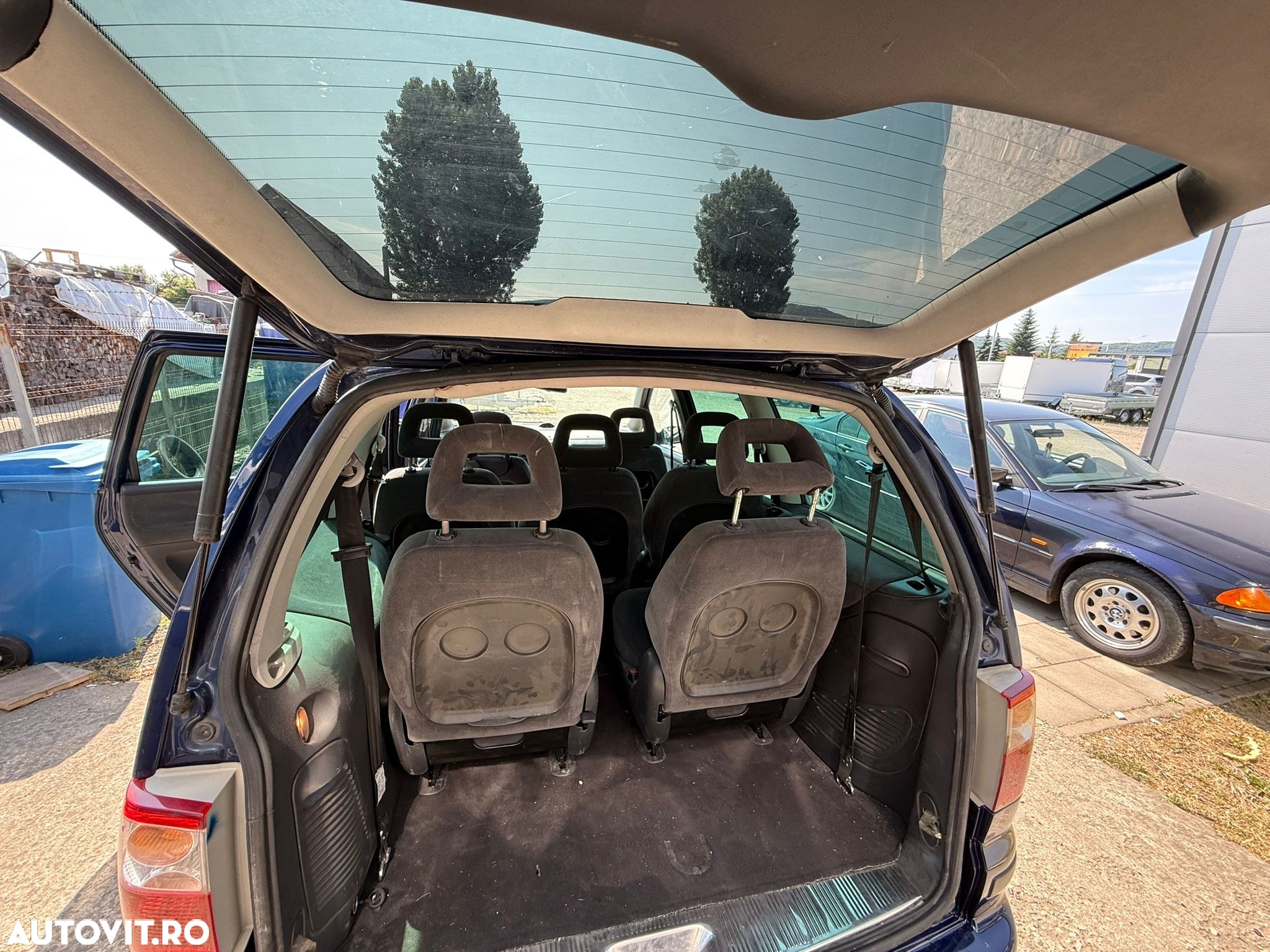 Ford Galaxy 1.9TD Trend - 12