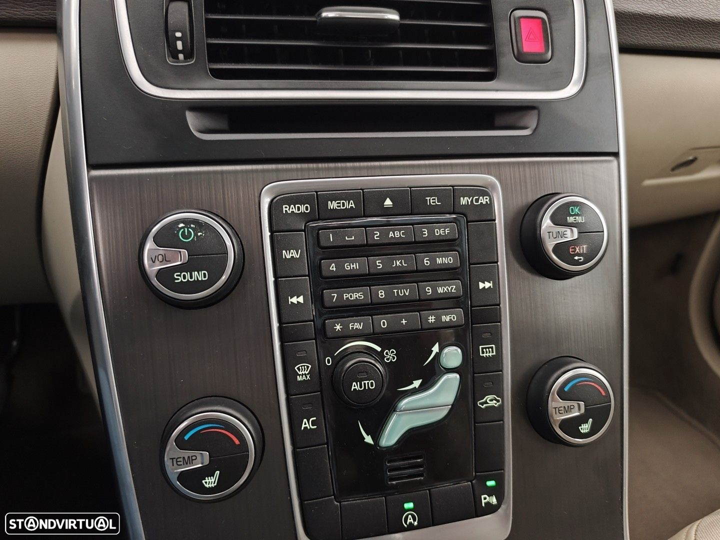 Volvo V60 2.0 D4 Momentum - 26